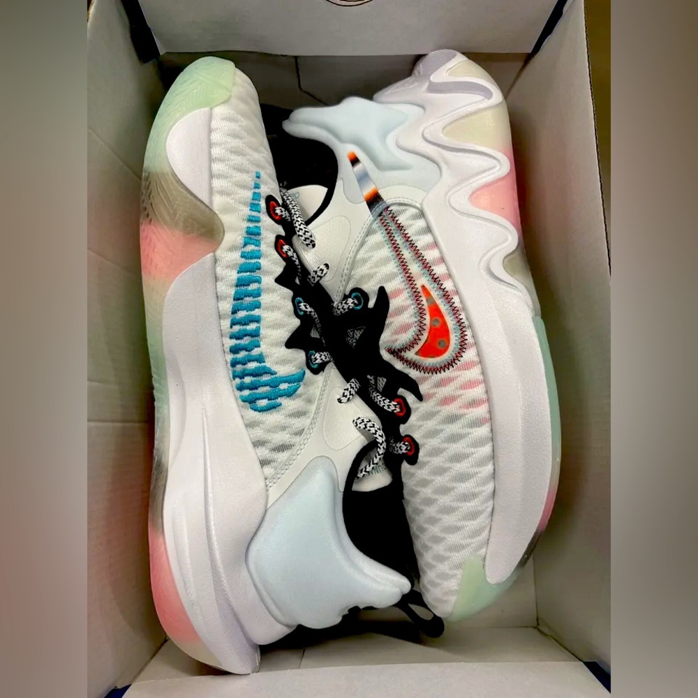NIKE SNEAKERS